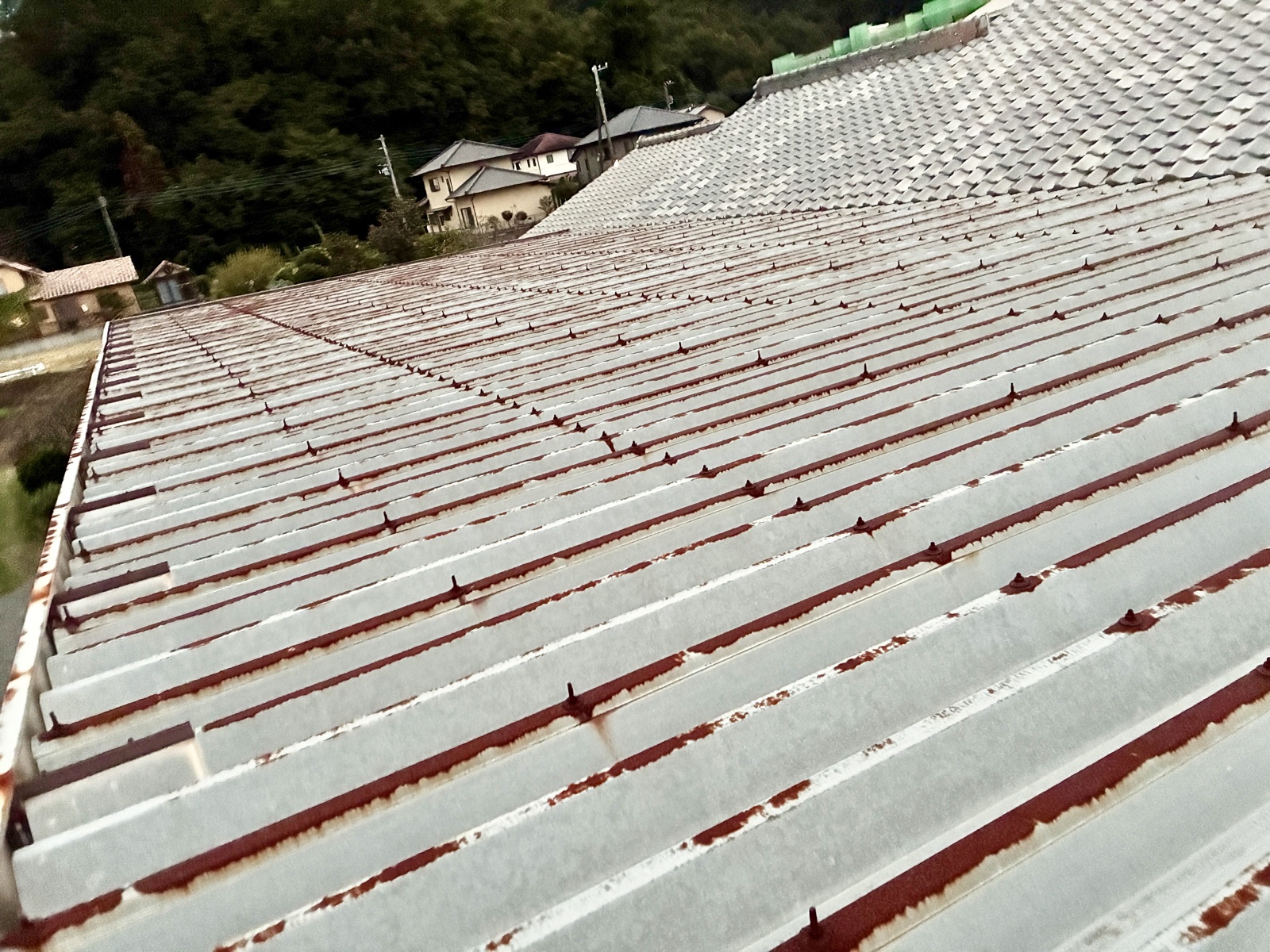 伊豆の国市 折半屋根塗装 施工前の屋根の様子